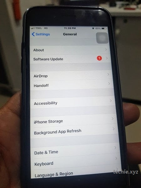 Cara Cek iPhone Refurbished Tap pada About