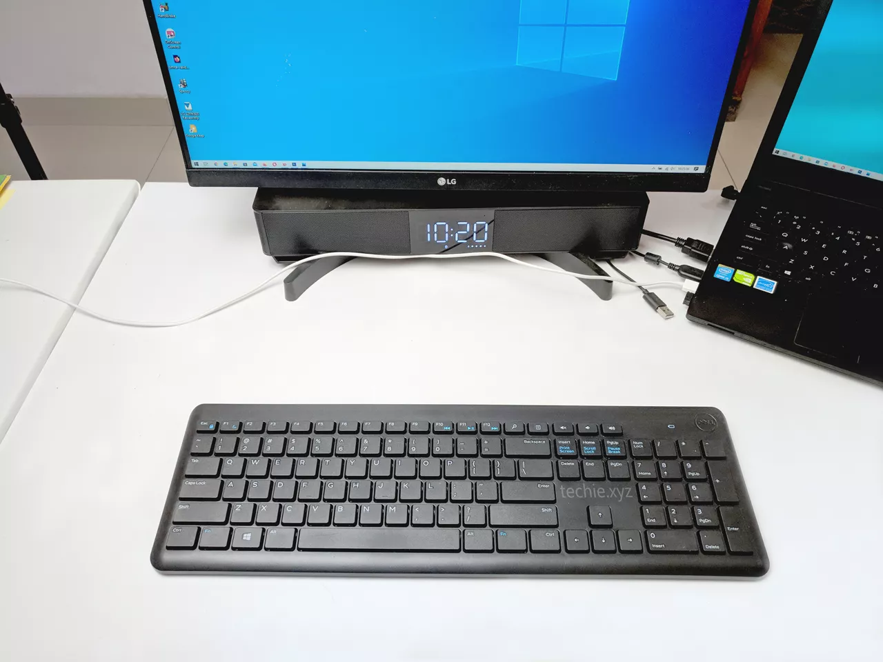 Review Dell KM117 di atas meja